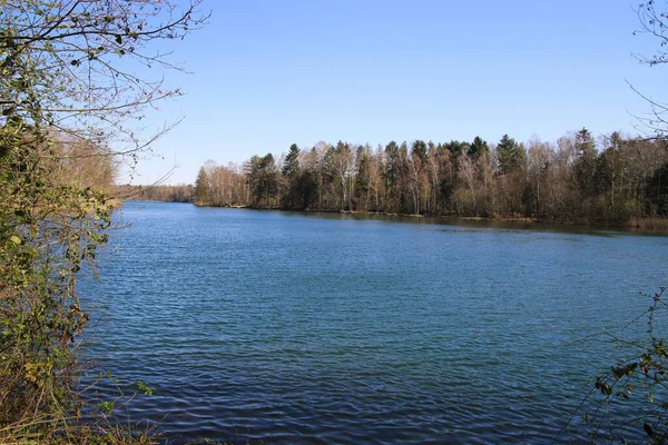 Vista Sobre Idílico Lago Alemão Com Árvores Nuas Primavera Dia — Fotografia de Stock