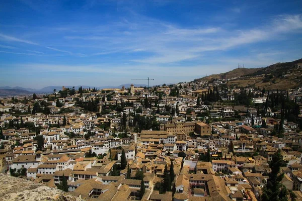 Alhambra, Endülüs, İspanya 'dan Granada üzerindeki hava manzarası