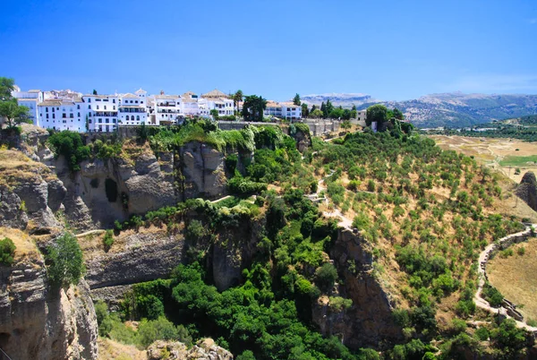 Panoramatický Výhled Starobylou Vesnici Ronda Nachází Nejisté Blízkosti Okraje Útesu — Stock fotografie
