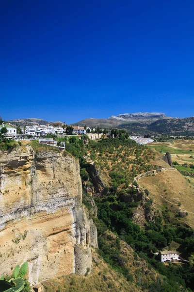 Pohled Starobylou Vesnici Ronda Nachází Nejisté Blízkosti Okraje Útesu Andalusii — Stock fotografie