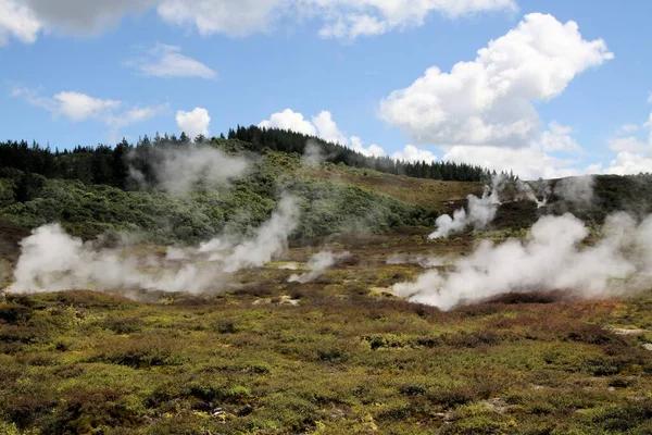 Orakei Korako Ukryta Dolina Geotermalna Widok Parujące Wzgórza Fumaroles — Zdjęcie stockowe