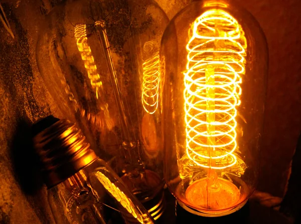 Lampadine Incandescenza Classiche Cobbled Edison Con Fili Incandescenti Visibili Nella — Foto Stock