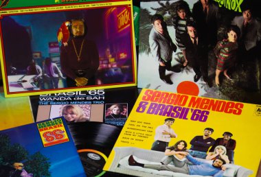 VERSEN, ALMANY - 1 MAYIS. 2019: Sergio Mendes plak koleksiyonunda görüntüleme