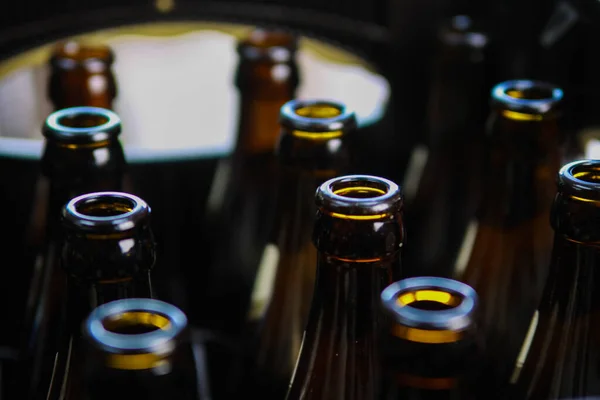 Крупним Планом Коричневі Порожні Пляшки Пива Футлярі — стокове фото
