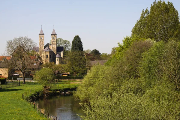 Vue Sur Petite Rivière Rur Sur Basilique Sint Odilienberg Près — Photo