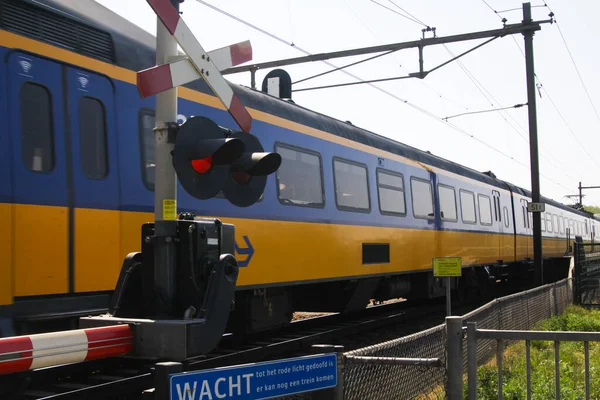 Brabant Nijmegen Nizozemsko Dopad21 2019 Pohled Blížící Holandský Vlak Železničním — Stock fotografie