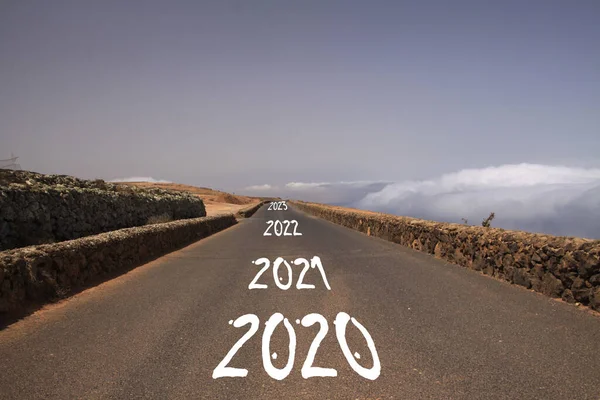 View Endless Road Clouds Vanishing Numbers Years 2020 2021 2022 — Stock Photo, Image