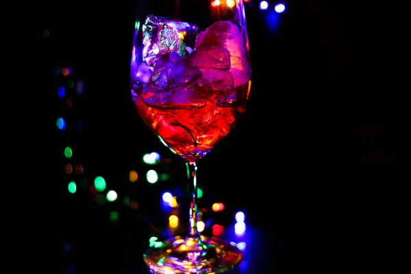 Close Isolated Red Cocktail Glass Ice Cubes Black Background Colorful — Stock Photo, Image