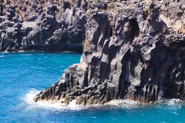 Vista Sobre Escarpada Costa Con Acantilados Afilados Laguna Con Agua — Foto de Stock