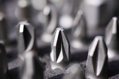 Farklı tipte vida sürücü başlıkları olan araç kutusunu Makro kapat (çapraz ply başına odaklan)