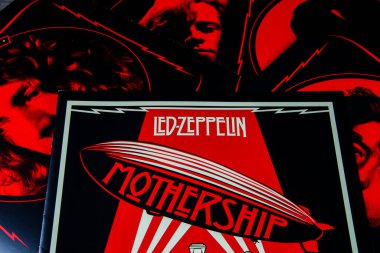 Viersen, Almanya - 6 Ocak. 2020: Led Zeppelin grubu plak koleksiyonunu kapsıyor