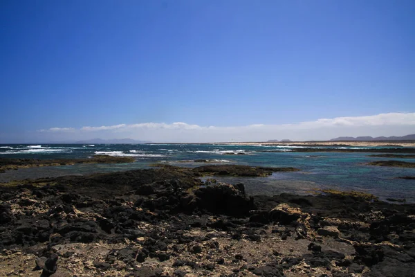 Cotillo Faro Del Toston Потрясающий Вид Скалистое Неровное Побережье Естественными — стоковое фото