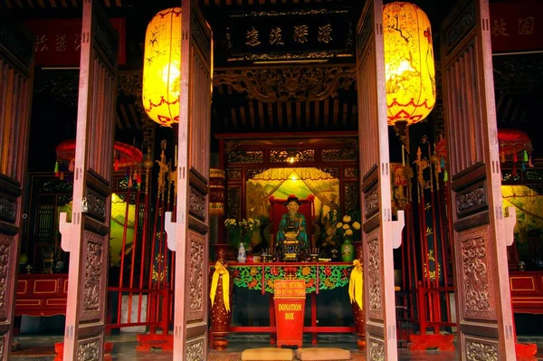 Hoi Vietnam Prosinec20 2014 Pohled Otevřené Dveře Jasně Žluté Čínské — Stock fotografie