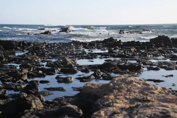 Cotillo Faro Del Toston Вид Чорні Вулканічні Породи Океані Хвилями — стокове фото