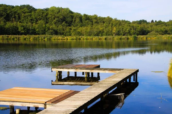 Vista Sul Molo Isolato Legno Nel Lago Tedesco Con Sfondo — Foto Stock