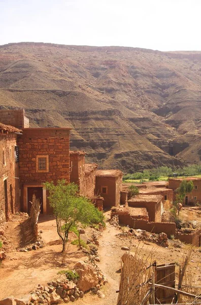 Berber Vesnice Údolí Obklopen Drsné Vysoké Horské Stěny Starými Cihlové — Stock fotografie