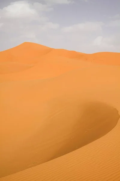 Magányos Homokdűnék Öve Szahara Sivatagban Erg Chebbi Közelében Marokkóban — Stock Fotó