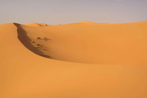 Erg Chebbi Fas Yakınlarındaki Sahra Çölü Nde Issız Kum Tepeleri — Stok fotoğraf