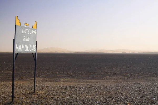 Erg Chebbi Sahara Marruecos Septiembre 2011 Señales Tráfico Aisladas Perdidas — Foto de Stock