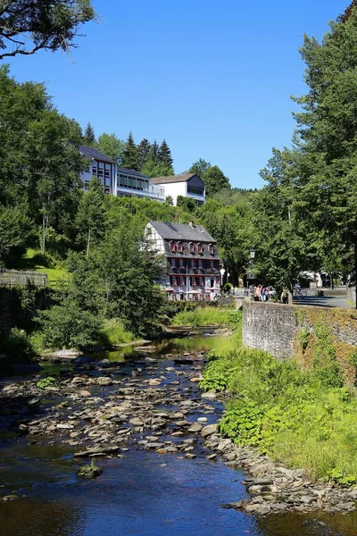 Monschau Tyskland Eifel Juli 2020 Utsikt Över Floden Trä Ram — Stockfoto