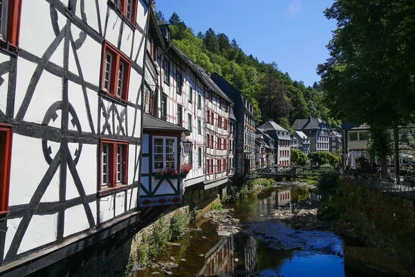 Monschau Germany Eifel Липня 2020 Вид Річку Дерев Яними Рамовими — стокове фото