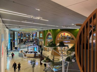 Monchengladbach, Almanya - 9 Eylül. 2020: Minto Alışveriş Merkezi 'nin içinde dükkanlar ve butiklerle görüntüleme