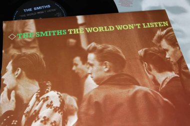 Viersen, Almanya - 9 Ocak. 2024: Şarkıcı Marvin Gaye 'in kapanışı Vinil albüm kapağı What Going On from 1971 (odak noktası merkez)