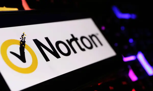 Viersen Almanya Şubat 2024 Bilgisayar Klavyesinde Norton Güvenlik Yazılımının Logo Telifsiz Stok Fotoğraflar