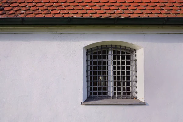 Old Historic White Plastered Weathered Facade Window Grid Iron Front — Stock Photo, Image