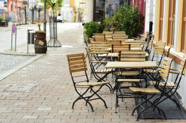 4 / 13 / 2020 Dillingen, Bavyera, Almanya 'da, Corona Salgını sırasında sokağa çıkma yasağı nedeniyle sokaklar ve restoranlar boş