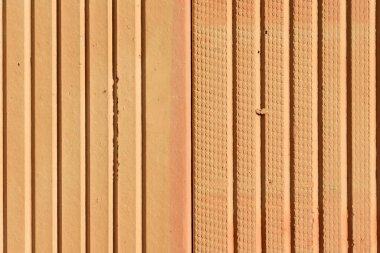 Yakın plan ve arka plan bir ev duvarı için yanmış kırmızı tuğla.