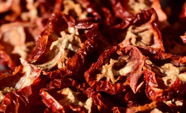 Akdeniz mutfağında atıştırmalık olarak kurutulmuş domateslerin arka planı