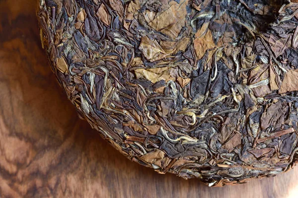 Yakın Plan Detaylı Çekim Basılmış Kurutulmuş Çay Yapraklarından Yapılmış Bir — Stok fotoğraf