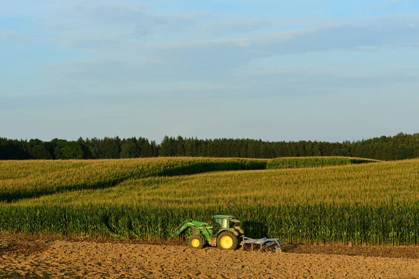 Tractor Plows His Field Evening Sun Front Corridors Forests Blue — Stock Photo, Image