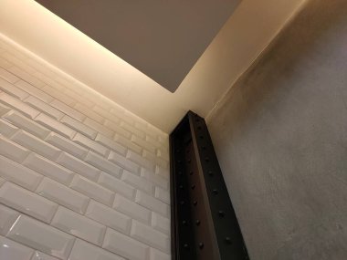 Binanın üzerinde gün batımı