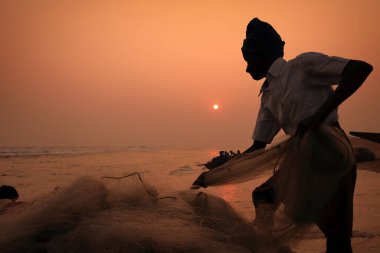 Puri, Odisha, Hindistan sahilindeki balıkçı.