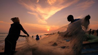 Puri, Odisha, Hindistan sahilindeki balıkçı.