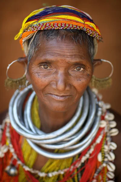 Onkadelli India 2019年12月5日 印度奥迪萨省Koraput附近的一个村庄中一名身份不明的邦达部落妇女 科拉普特地区以其部落生活和传统文化而闻名 — 图库照片