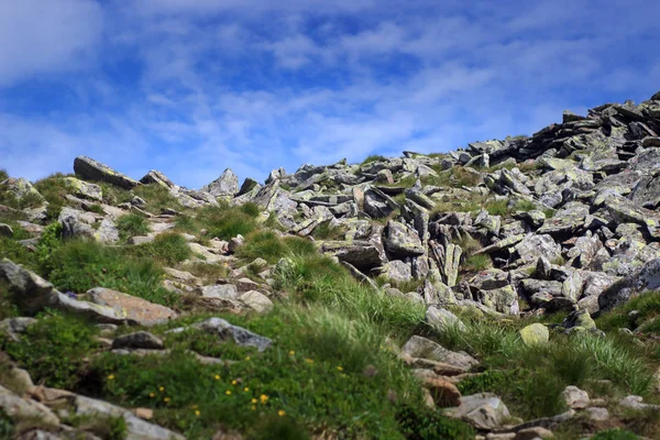 Rock dağda, büyük taş