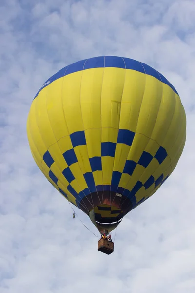 Mongolfiera Cielo Blu — Foto Stock