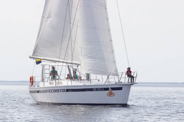 Cherkassy. Ukrayna. 9 Mayıs 2018. Nehirde Dnepr yat yarışı güzel.