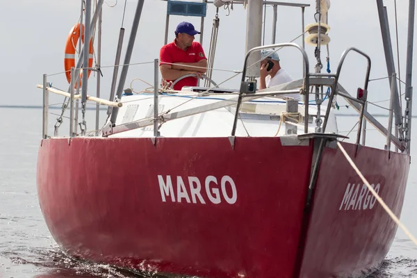 Cherkassy. Ukrayna. 9 Mayıs 2018. Nehirde Dnepr yat yarışı güzel.