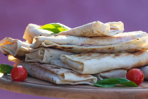 Shaurma Donatore Shaurma Carne Con Verdure Una Torta Pane Una — Foto Stock