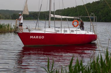 Cherkassy. Ukrayna. 9 Mayıs 2018. Nehirde Dnepr yat yarışı güzel.