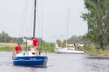 Cherkassy. Ukrayna. 9 Mayıs 2018. Nehirde Dnepr yat yarışı güzel.