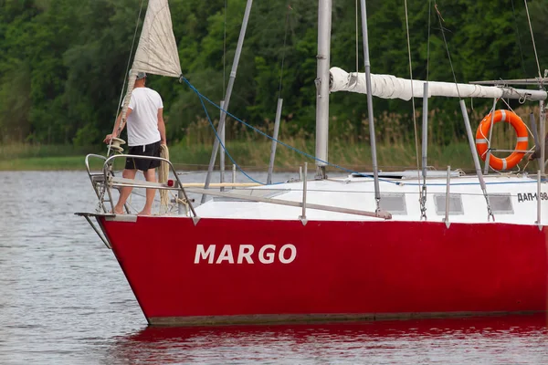 Cherkassy. Ukrayna. 9 Mayıs 2018. Nehirde Dnepr yat yarışı güzel.