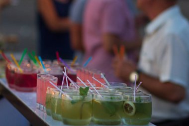 kokteyller ve alkolsüz içecekler. Bar