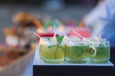 kokteyller ve alkolsüz içecekler. Bar