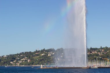 Geneva Gölü büyük çeşme ile yarım bir gökkuşağı
