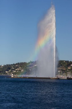 Geneva Gölü büyük çeşme ile yarım bir gökkuşağı